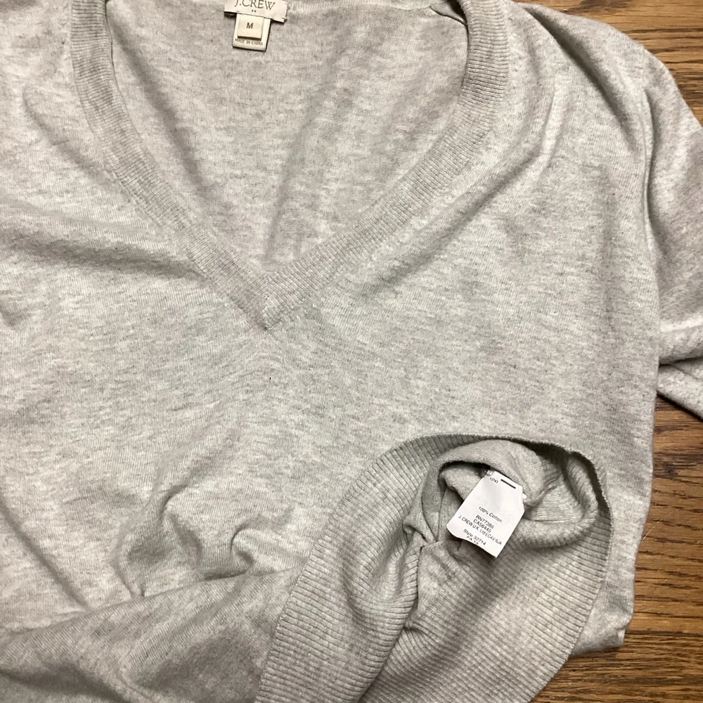J. Crew woman’s cotton v-neck sweater. Light gray. Size Medium